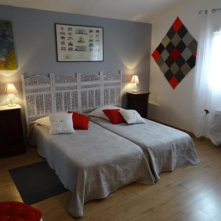 Une Chambre En Ville Savigneux  ห้อง รูปภาพ
