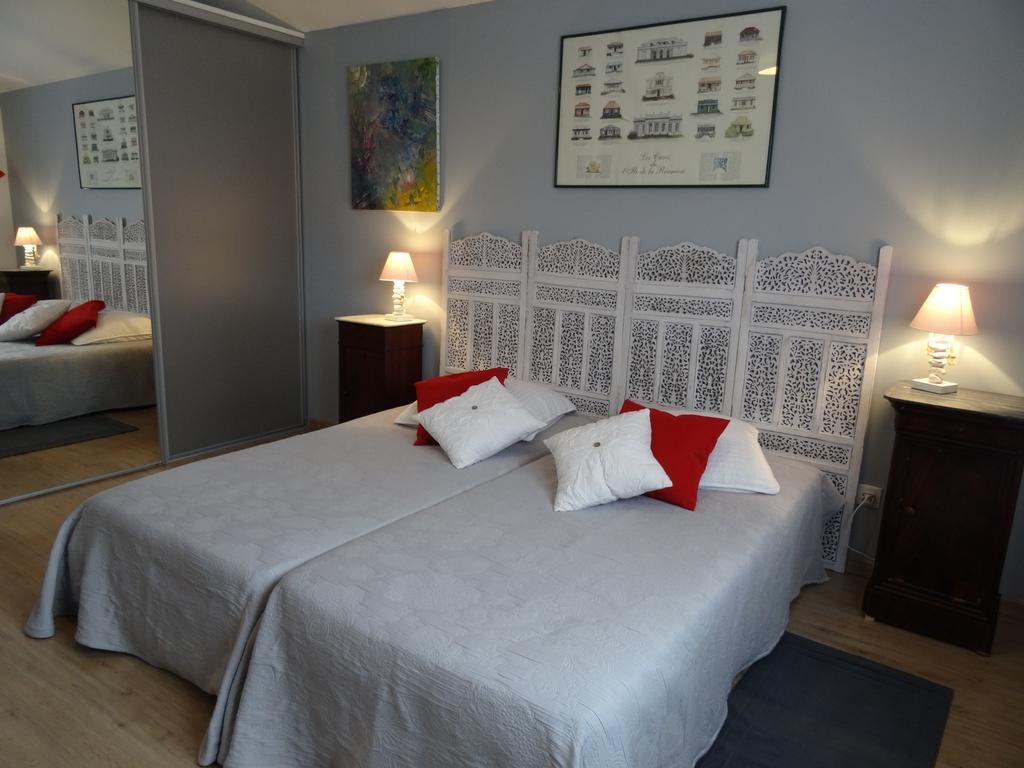 Une Chambre En Ville Savigneux  ภายนอก รูปภาพ