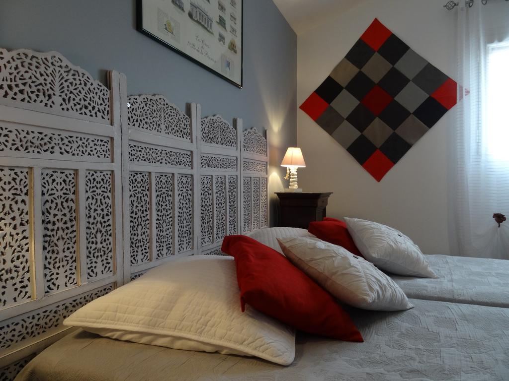 Une Chambre En Ville Savigneux  ห้อง รูปภาพ