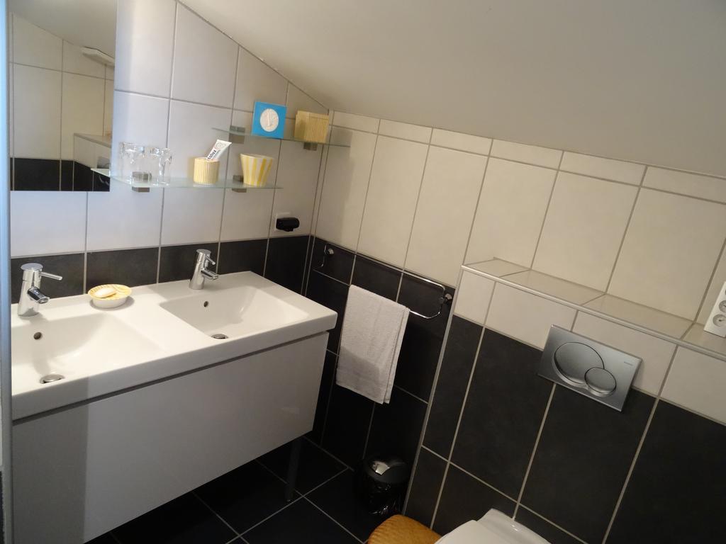 Une Chambre En Ville Savigneux  ห้อง รูปภาพ